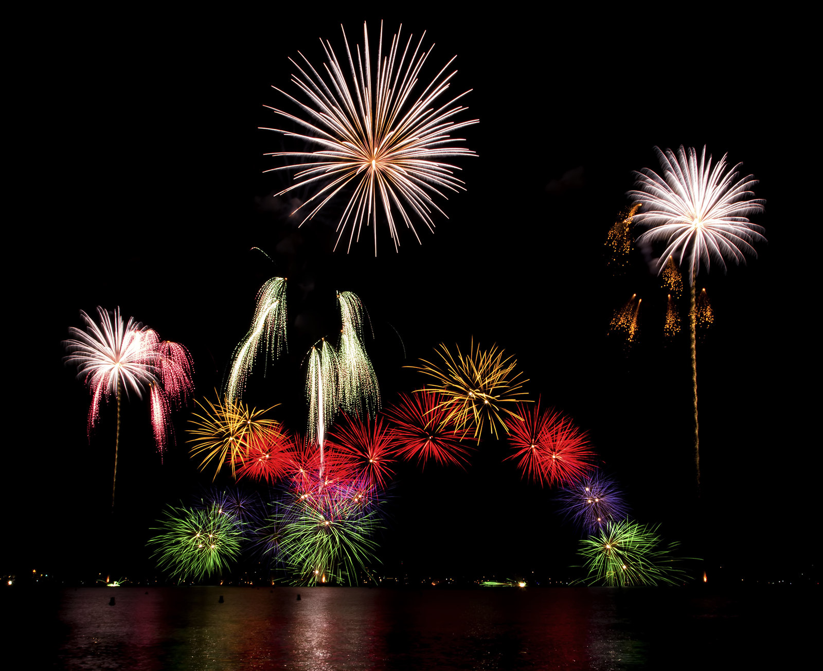 Cannes Scintille : Ne Manquez Pas le Concours International des Feux d'Artifice !